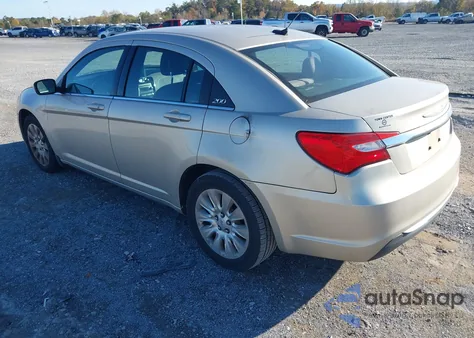 2013 Chrysler 200 Lx z USA, uszkodzony, nr VIN 1C3CCBAB2DN735656